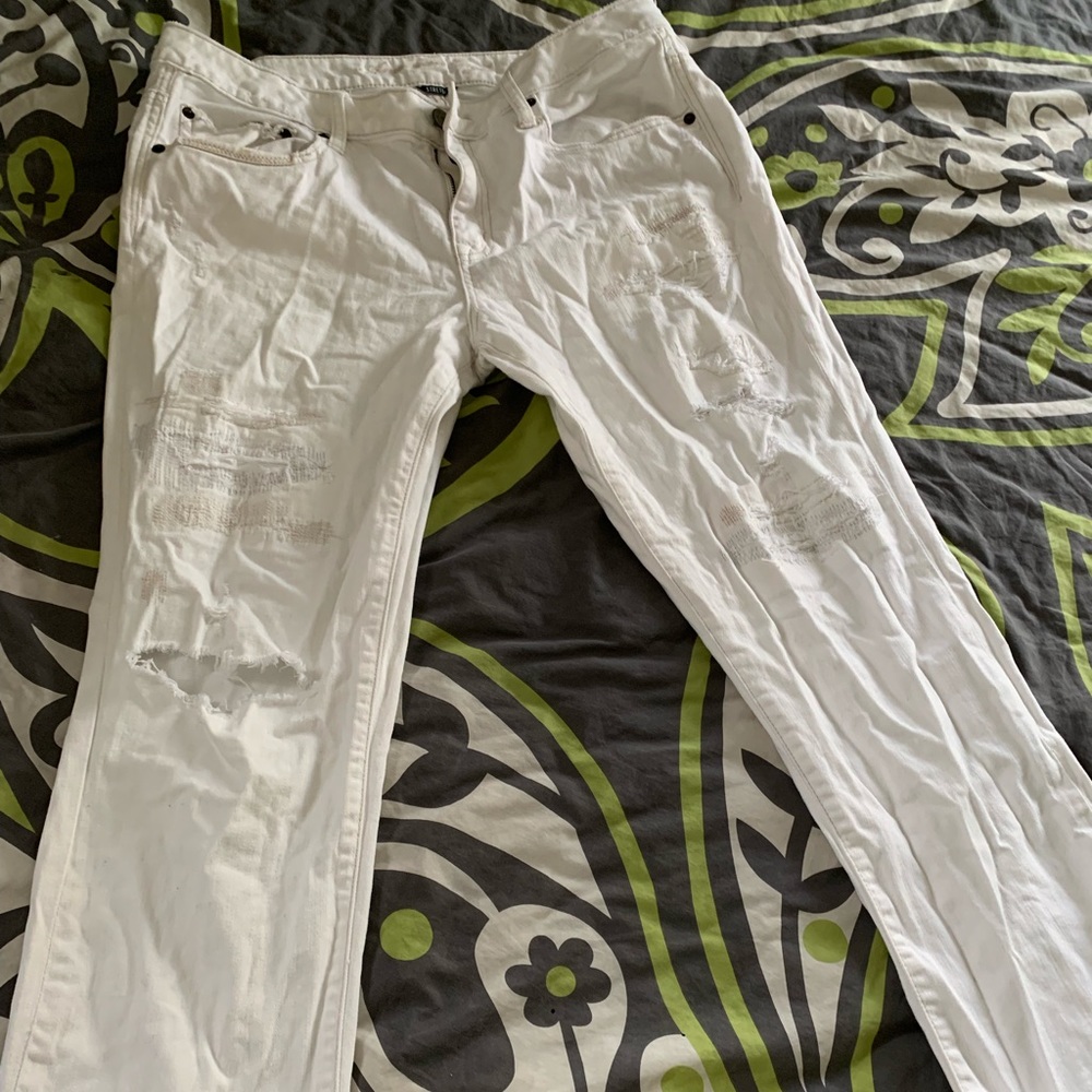 Crop cut up jean. White